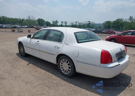 2006 Lincoln Town Car Signature z USA, uszkodzony, nr VIN 1LNHM81VX6Y618058